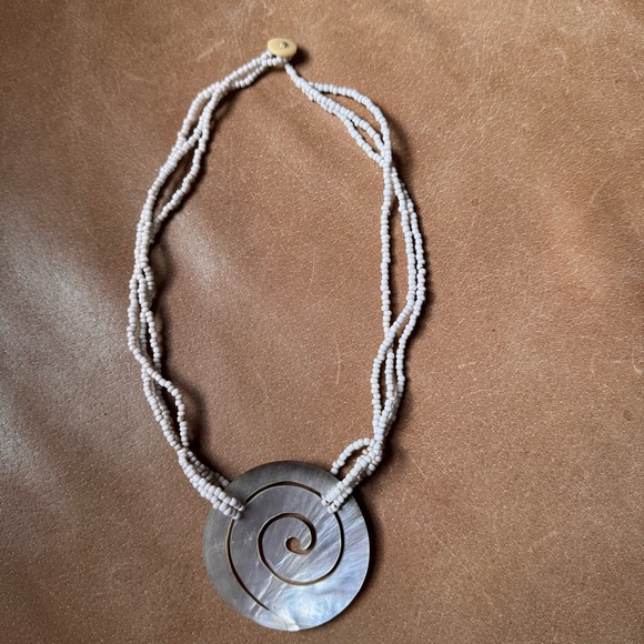 Vintage Iridescent Spiral Shell Pendant Necklace mother of pearl abalone beaded - Picture 4 of 8